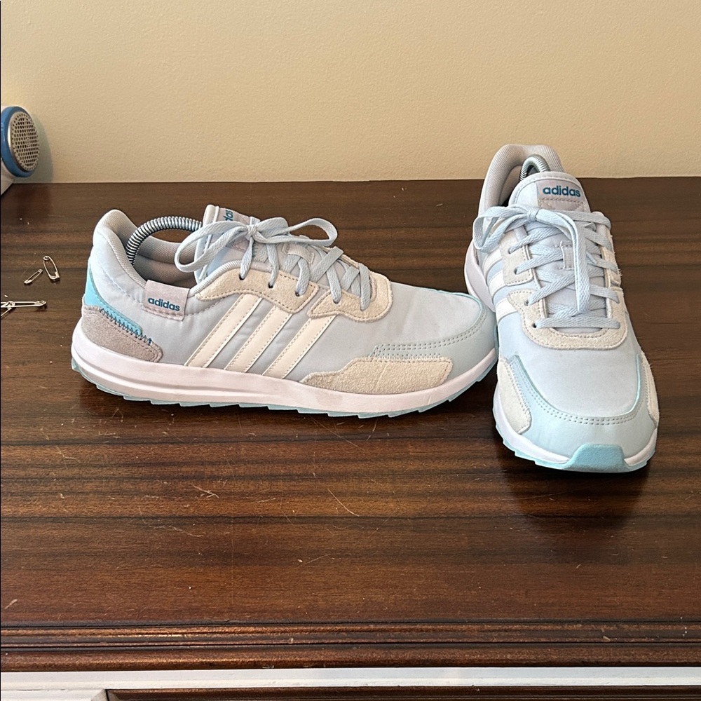 Adidas Women's Retrorun Running Sneakers Light Gray and Blue Sneakers Size 9